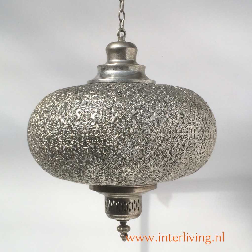 Zich voorstellen compact Bedankt Oosterse zilveren lantaarn met sierlijke patronen - lampion model