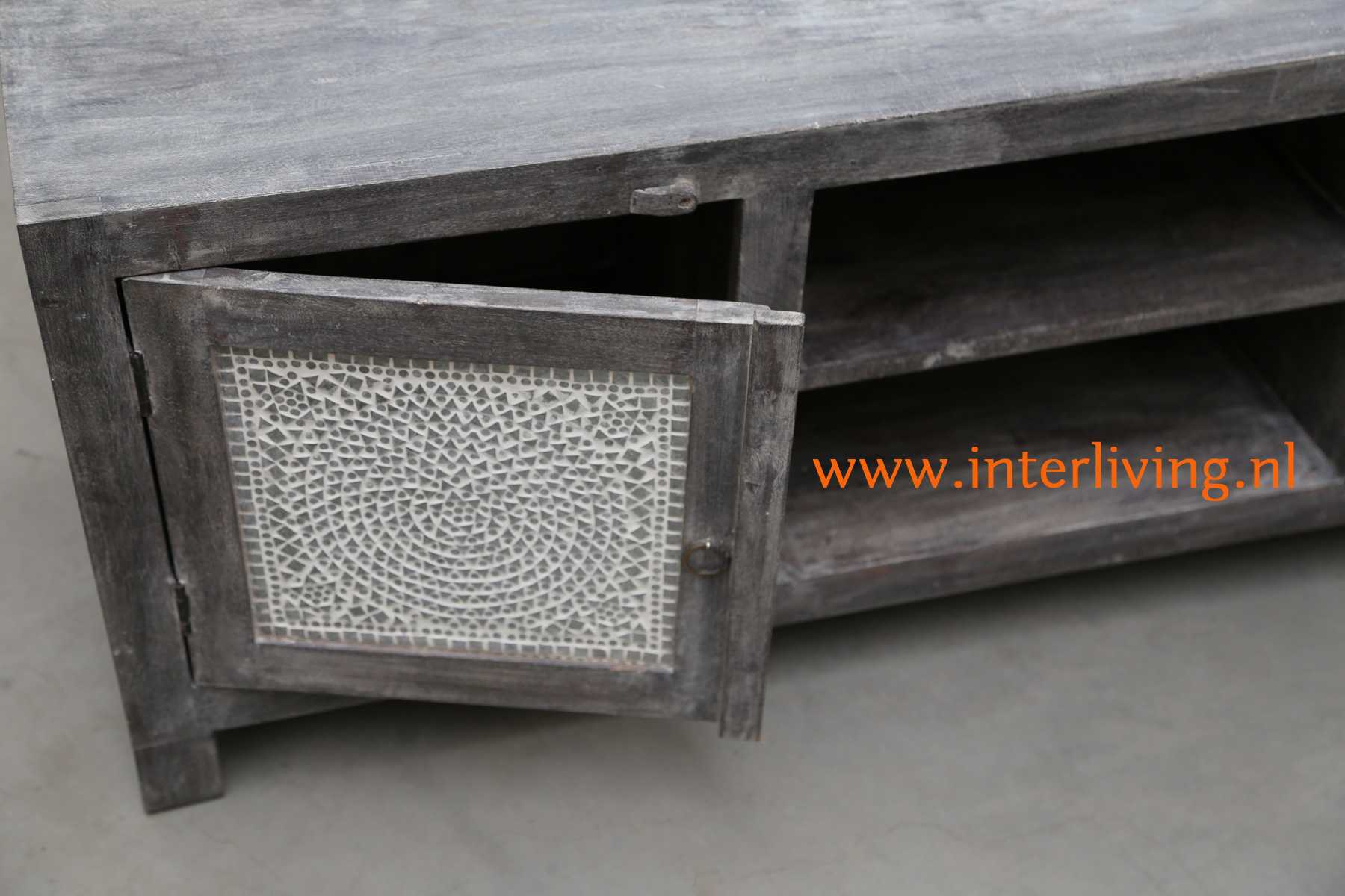 sober en stijlvol - grey washed antiek look houten kast of opbergmeubel uit India - handgemaakt