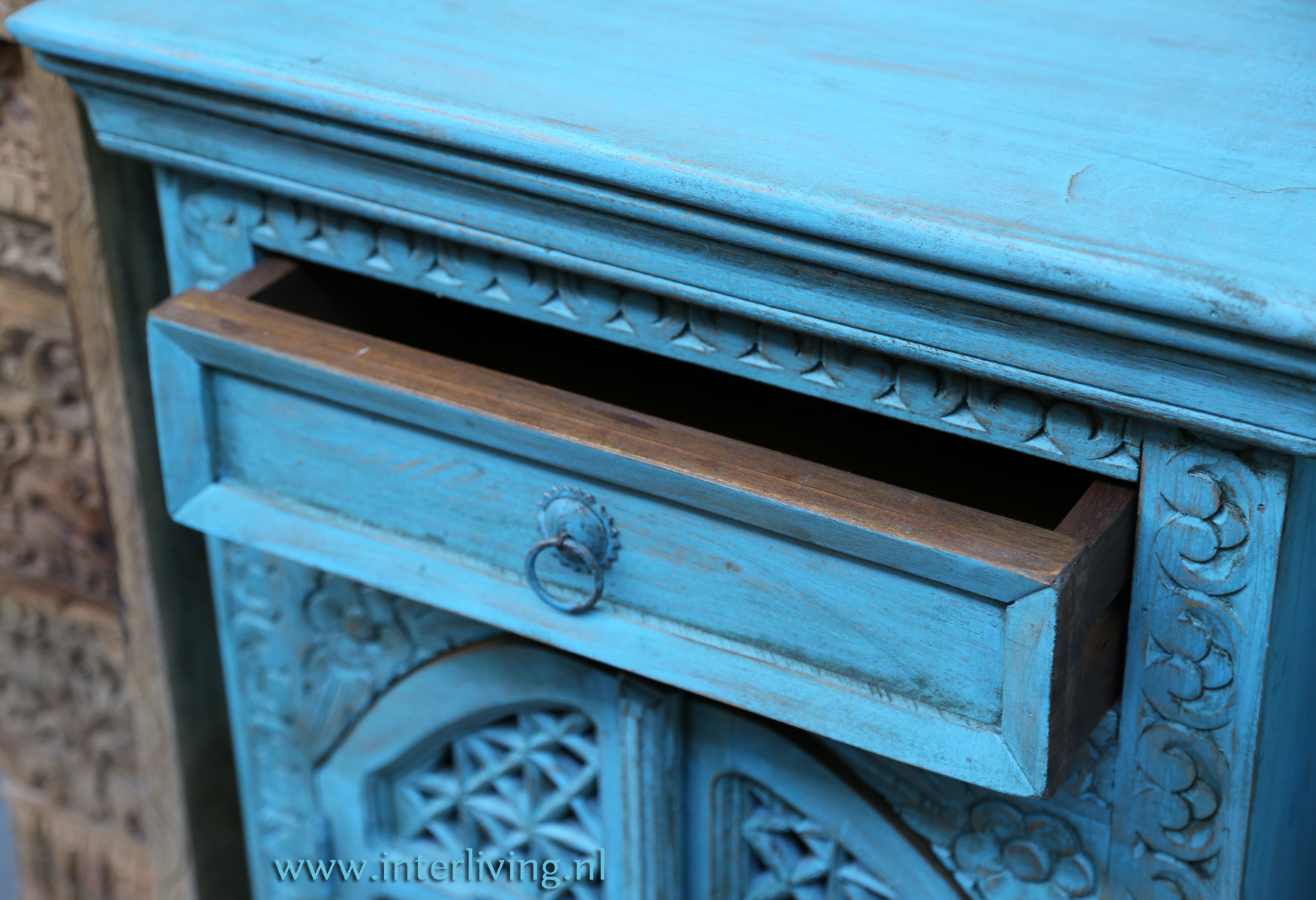 vintage blue washed houten opberg kastje ook mooi als sidetable in je huis