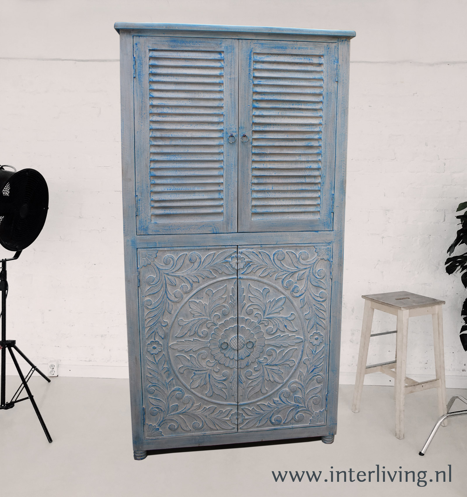 hoge buffetkast blauw - handgemaakt van massief mango hout met vintage blue washed verf afgewerkt voor een sfeervolle shabby chic look