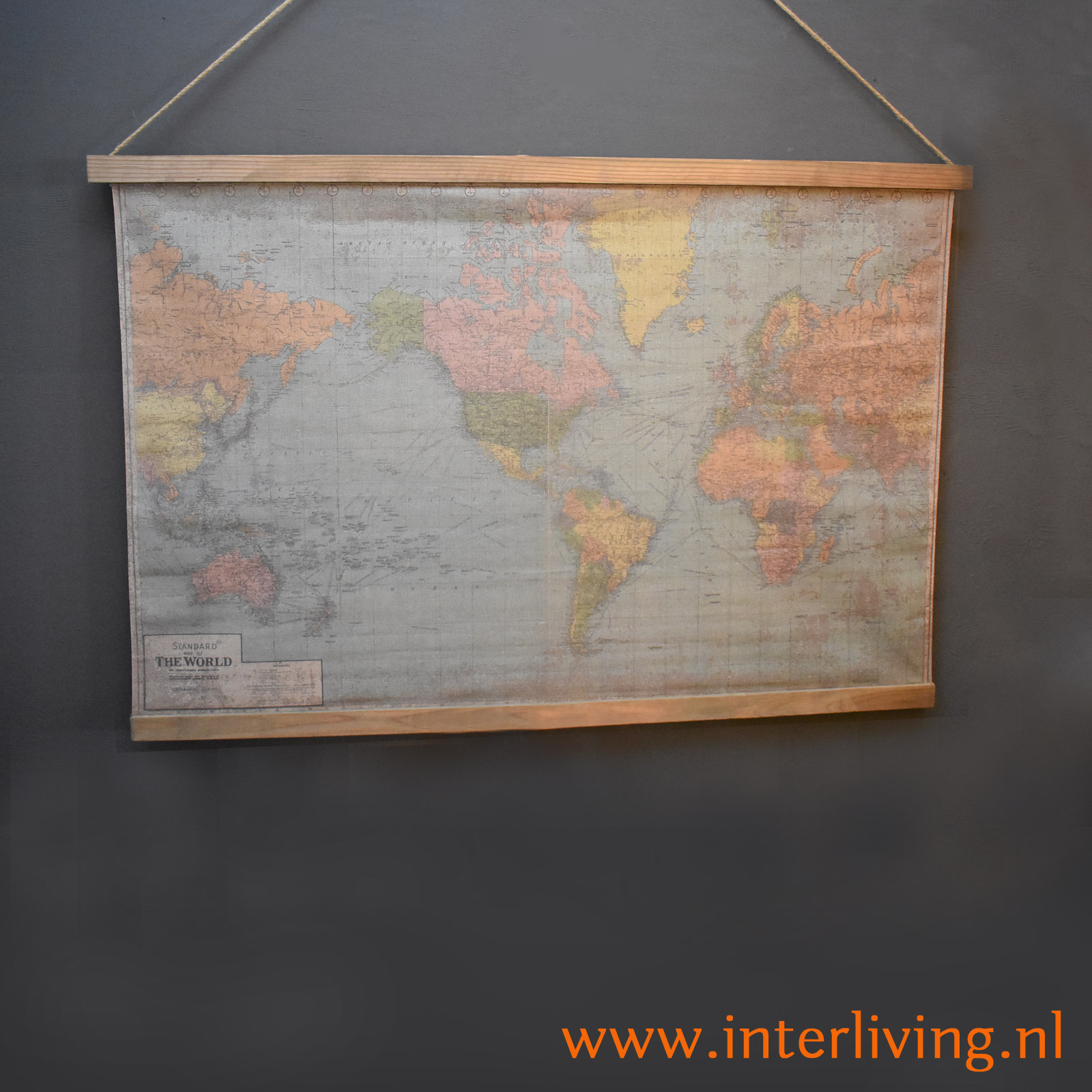 Textiel poster met vintage wereldkaart in retro op canvas