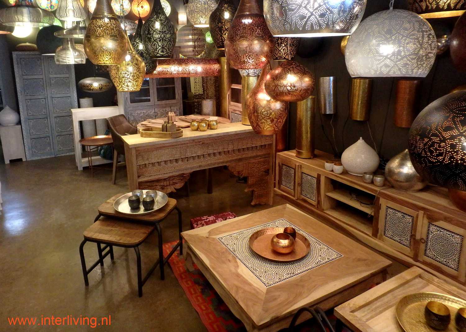 India kast - styling interieur - landelijke woonstijl met oosters accent - styling tips ronde eettafel voor je interieur