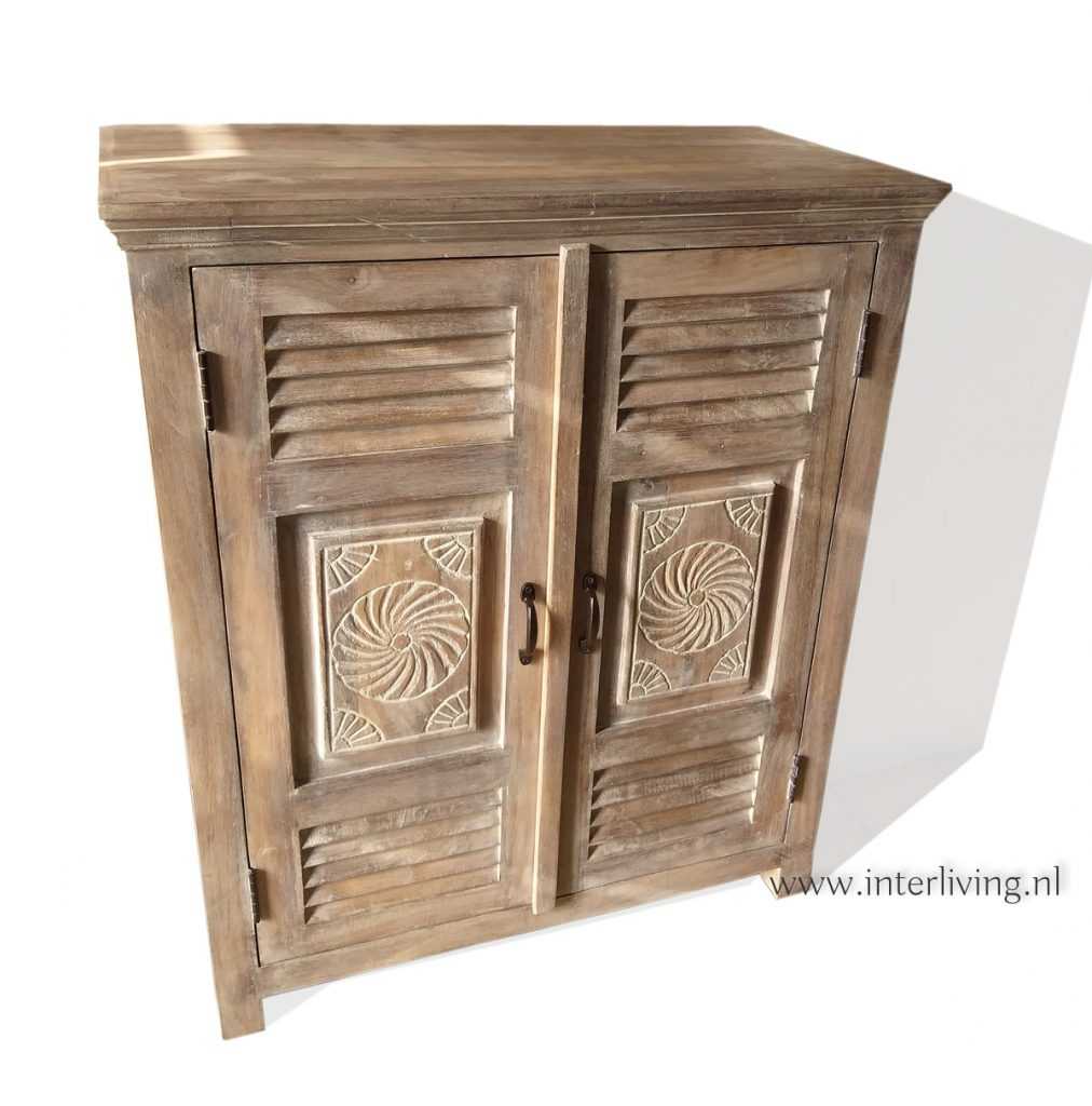 Wennen aan Investeren Cokes Verweerde houten kast met deur luiken in mediterraanse / Ibiza stijl
