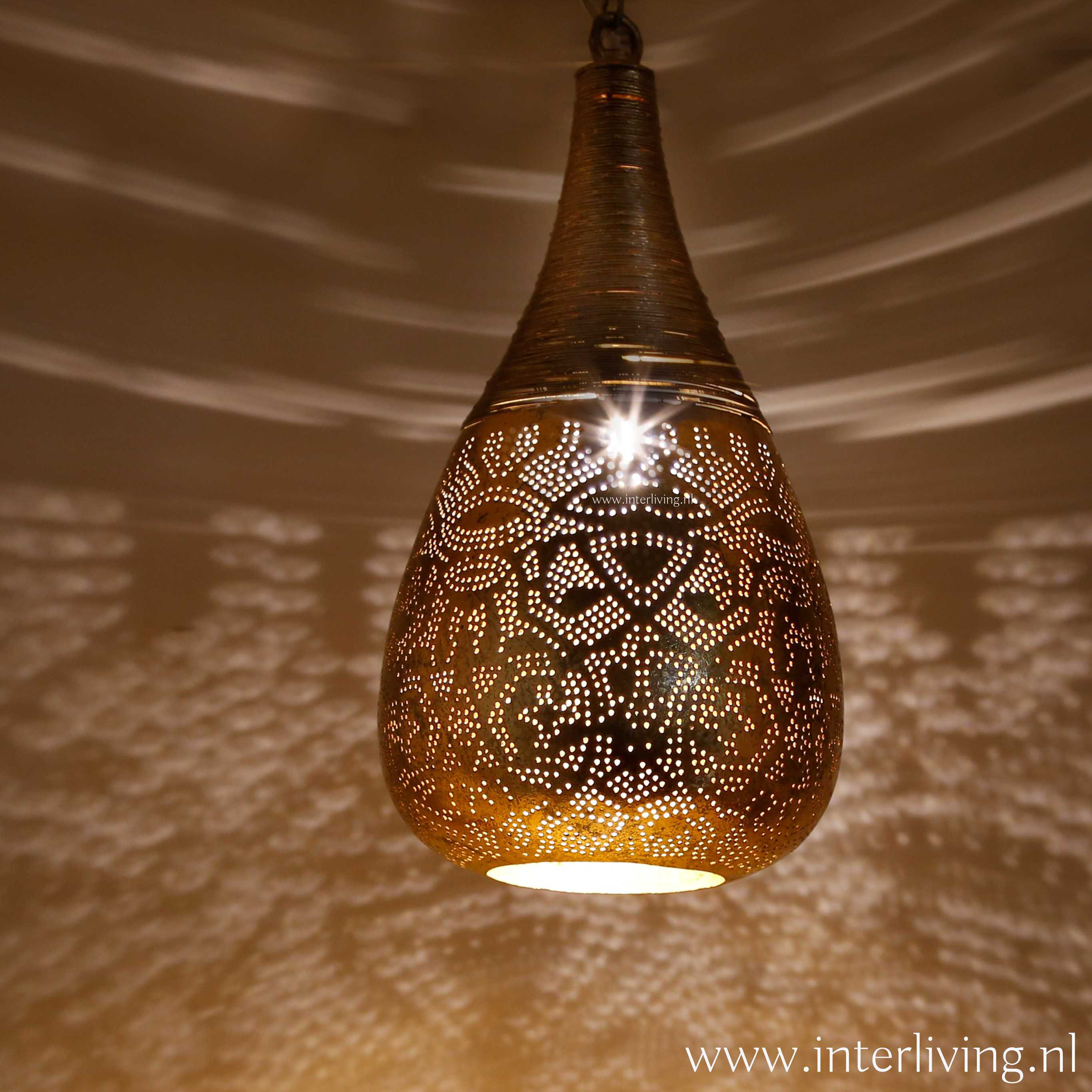 Gouden hanglamp / gold messing met geperforeerde inkepingen van ronde patronen in lampenkap - sfeerlamp