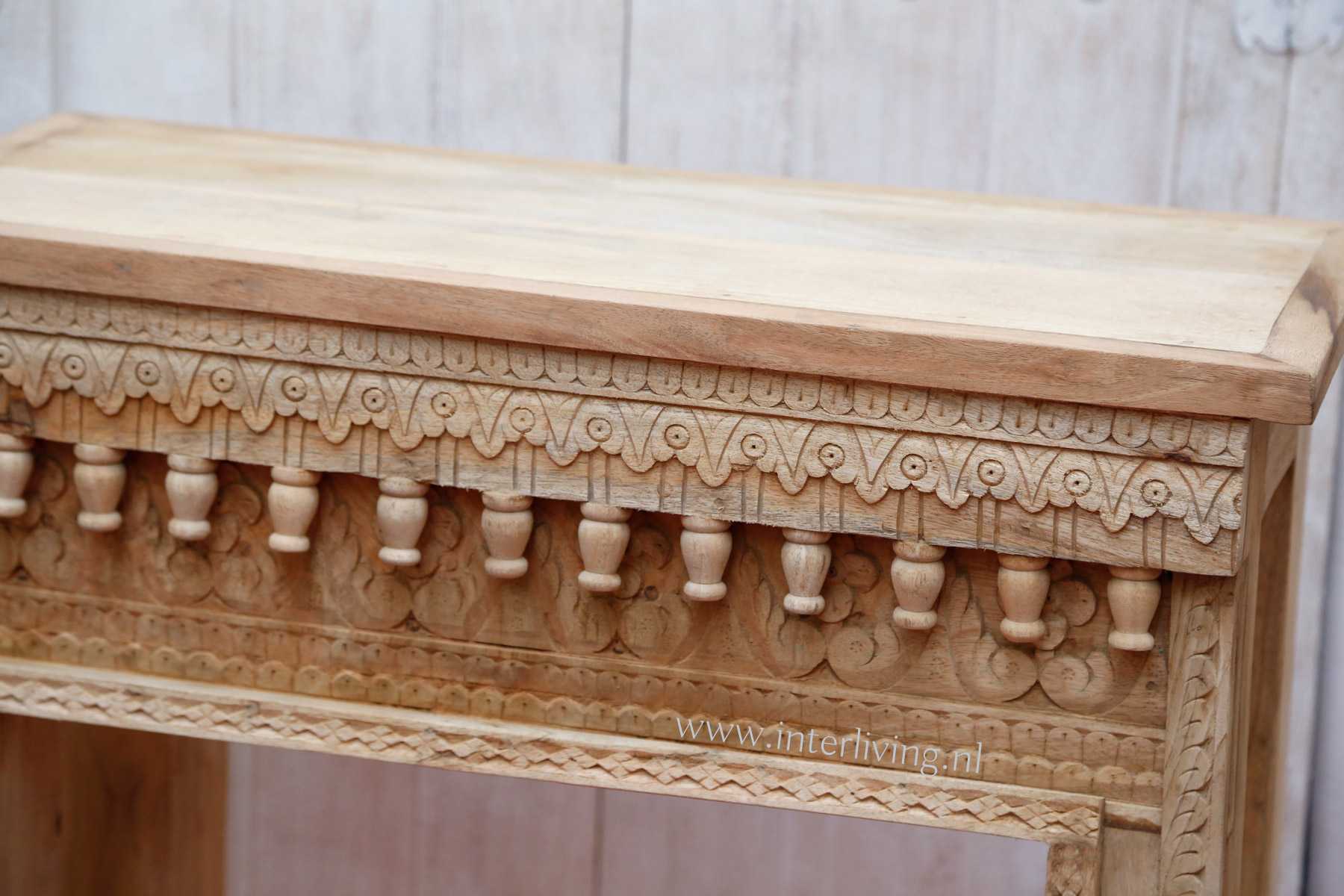 authentieke Jpdhpur houtsnijwerk uit India - mangohouten meubelen voor in huis - boho styling idee woonstijl