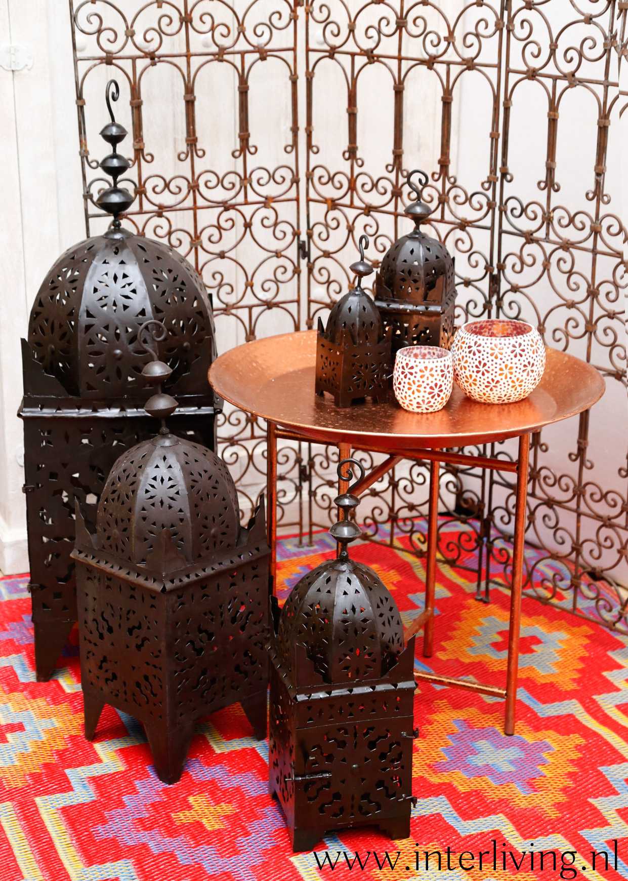 Beschikbaar Gemaakt van Maken Sfeervolle zwarte metalen Marokkaanse lantaarn windlicht uit Marrakesh