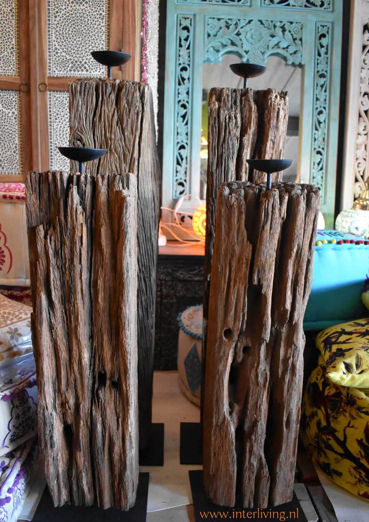 Hoge kandelaar "Pillar" uit Thailand teakhout zwarte stalen voet