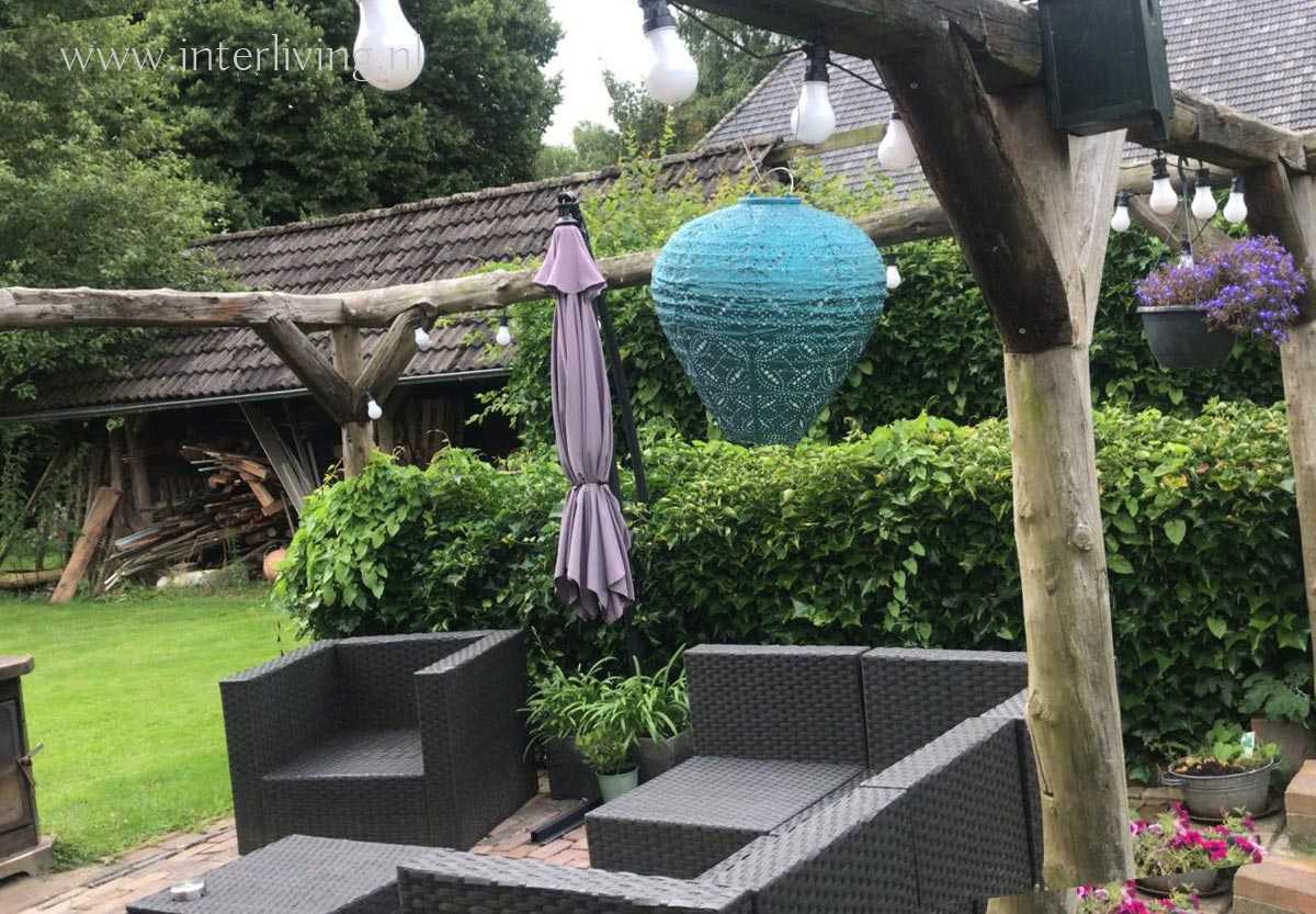 solarlamp aan de pergola