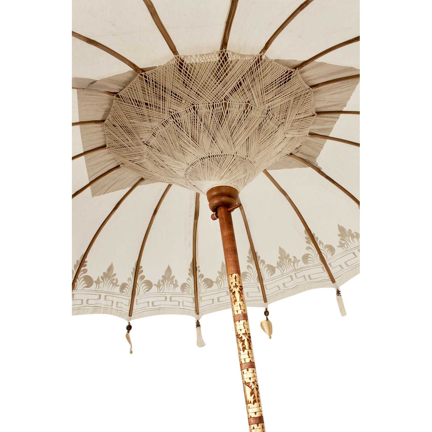 Leger hefboom Accountant Parasol uit Bali - Witte Indonesische parasol - boho vibes in de tuin