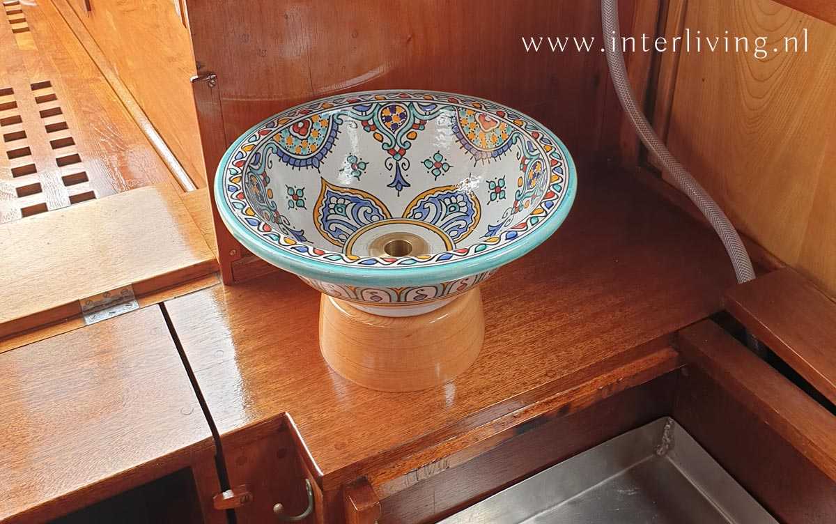 Marokkaanse wasbak voor zeilboot