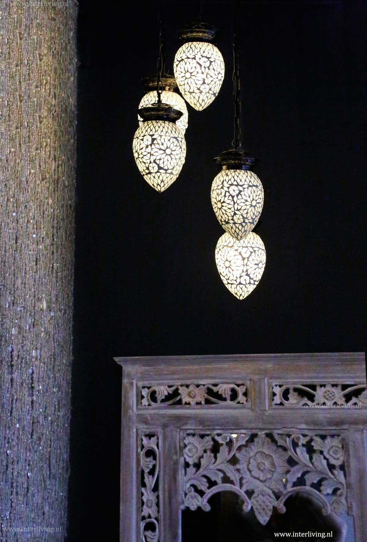 sfeervolle luxe oosterse hanglampen van glas bollen - styling idee