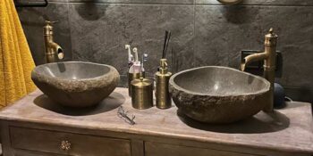 Geef je badkamer een eigen stijl met boho waskommen en oosterse meubels